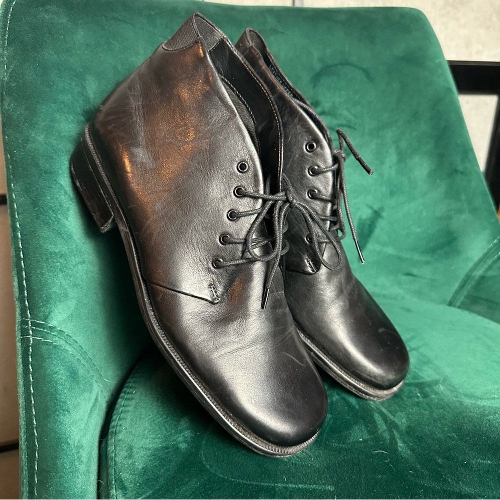 Easy Spirit Black Leather Golding  Boots w Lace-Up Design, 7